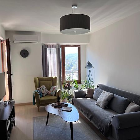 Modern Flatiron Apartment, Skopje Center Exterior photo